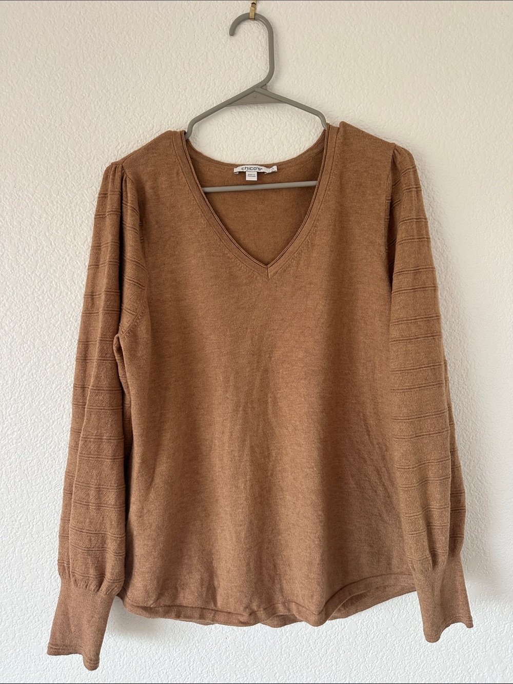 Chicos camel cashmere balloon sleeve textured v neck sweater!